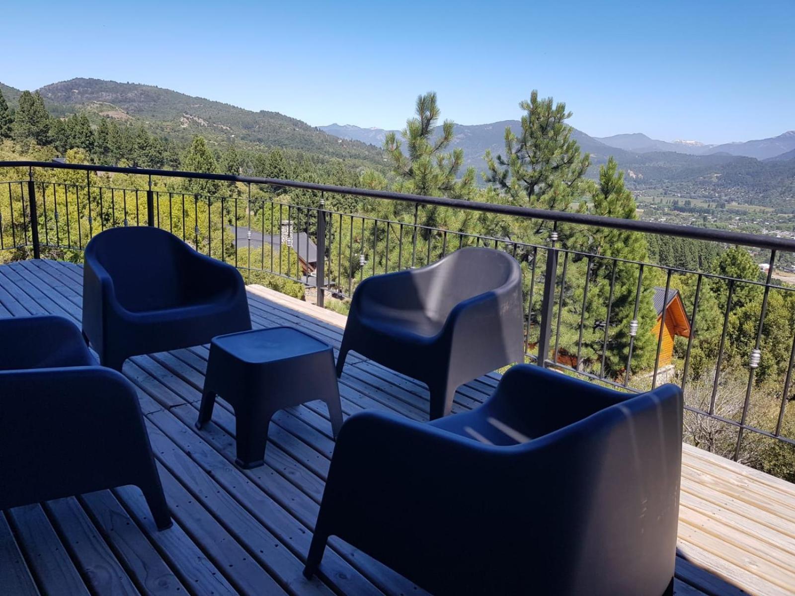 Vistas A Montanas Chalet