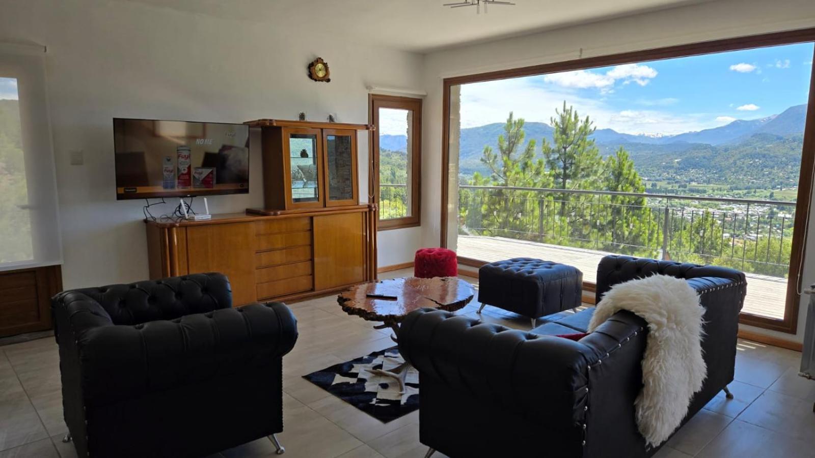 Vistas A Montanas Chalet