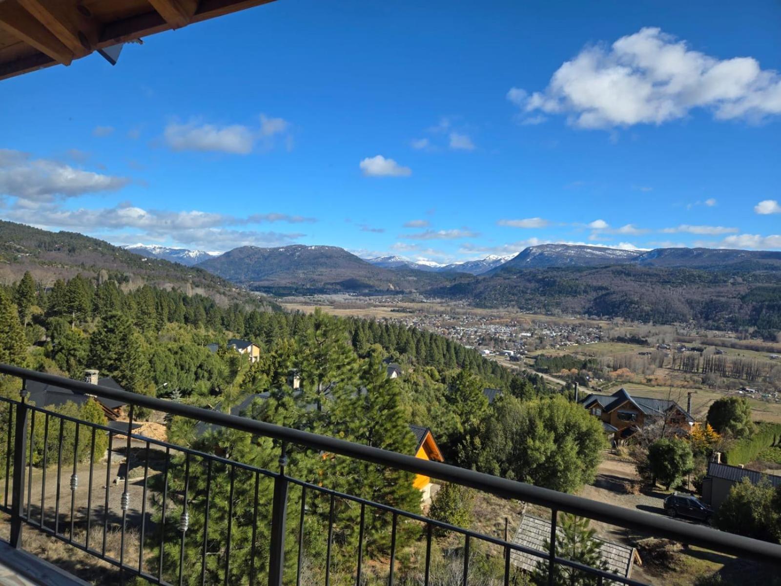 Vistas A Montanas *